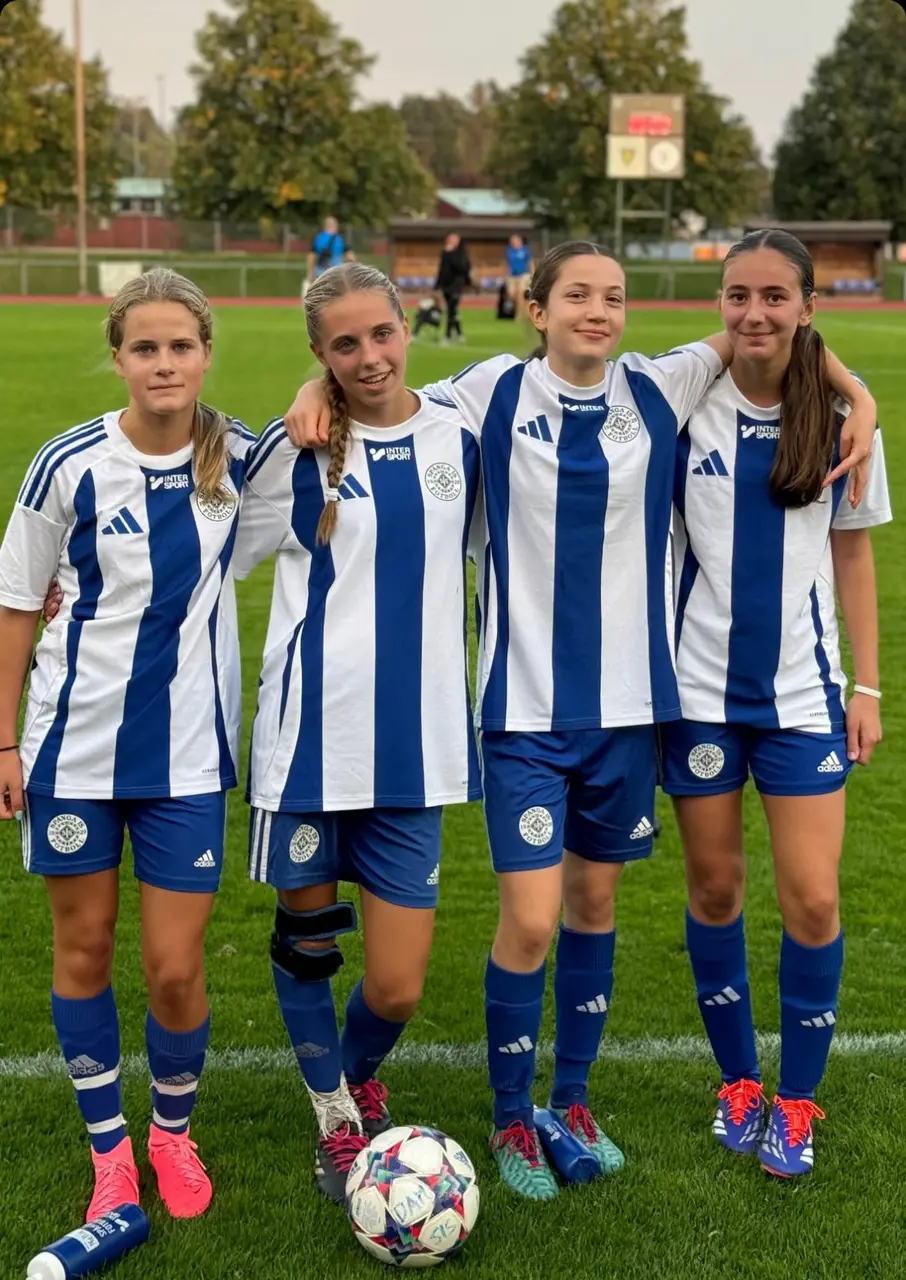 Nellie Rydstedt, Liva Hederoth, Defne Yigin och Olivia Hashemi (Foto: @spangadamjuniorer)