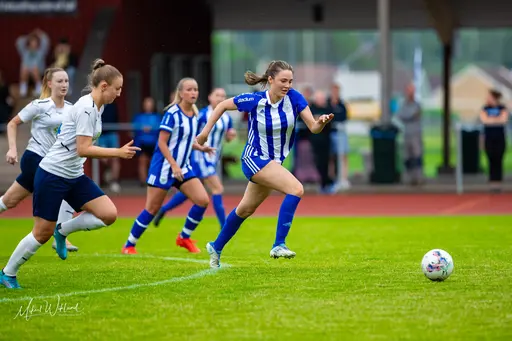 Väggen Alicia, djupledslöparen Amanda Morén, kapten Lea som nästan gör mål, försvarsgiganten Jenny och segerskytten Gina. Foto: Mikael Wiklund 