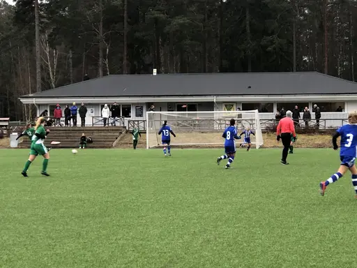 Vinst med 5-0 i första träningsmatchen