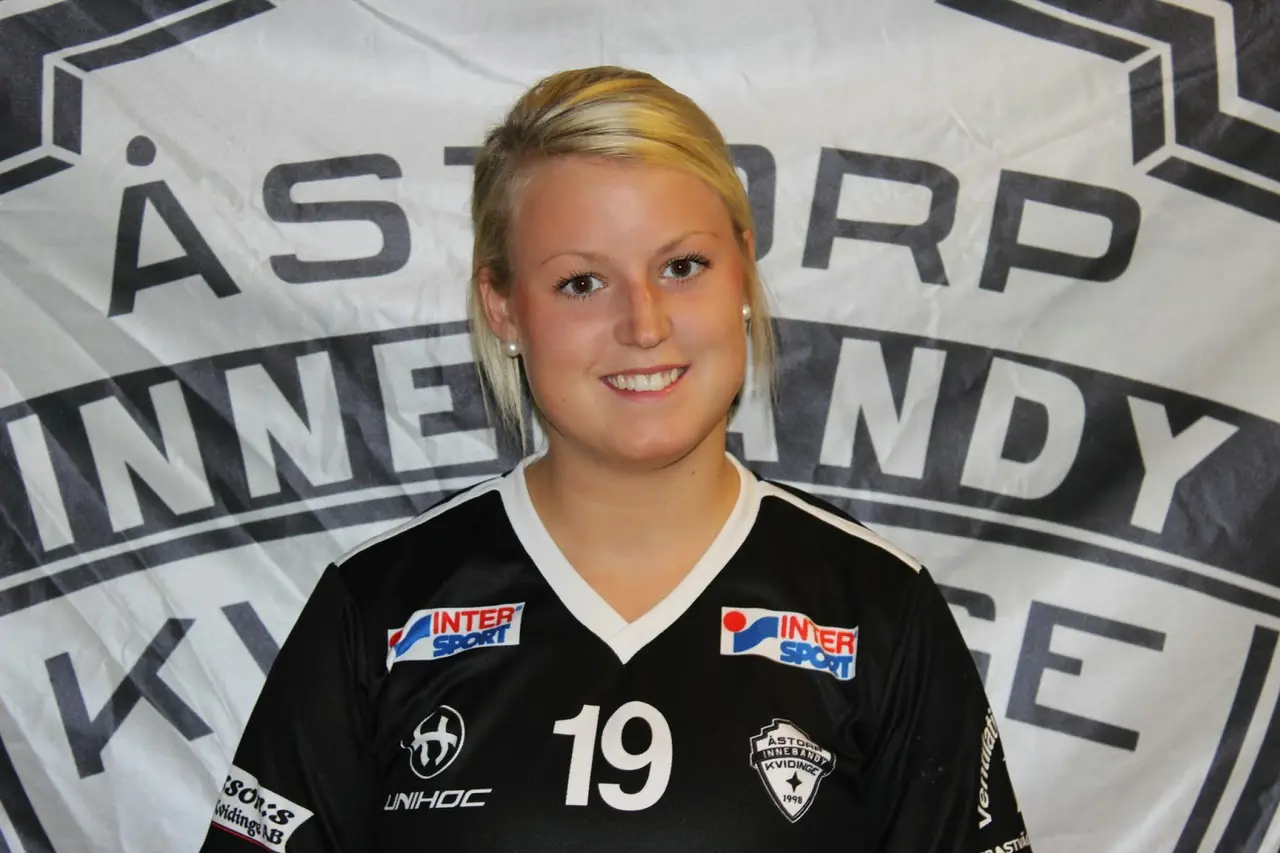 # 19 Amanda Pommer