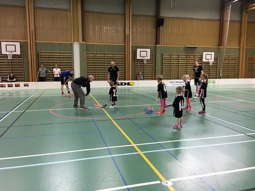 Bilder från dagens föräldrarmatch; samling, information, matchen och gruppbild
