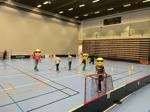 Ca 25 elever från fritids på Haganäs skolan besökte After School i tisdags