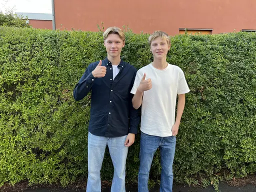Två nöjda nyblivna skånelags spelare