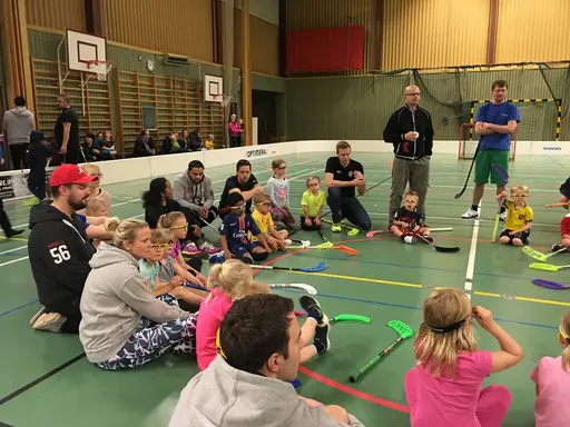 Bilder från dagens föräldrarmatch; samling, information, matchen och gruppbild