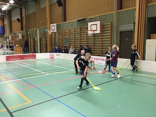 Övningar och matchspel med regelgenomgångar