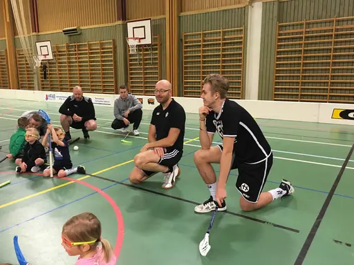 Bilder från dagens föräldrarmatch; samling, information, matchen och gruppbild