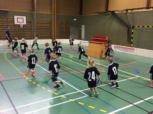 Bilder från dagens föräldrarmatch; samling, information, matchen och gruppbild