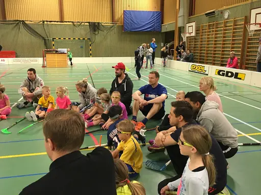 Bilder från dagens föräldrarmatch; samling, information, matchen och gruppbild