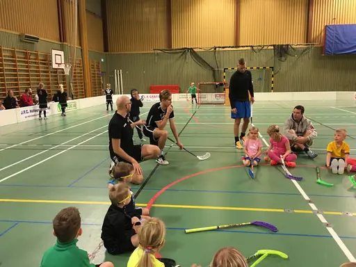 Bilder från dagens föräldrarmatch; samling, information, matchen och gruppbild