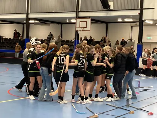 Härligt at många av tjejrna i laget som inte spelade denna matchen var och hejade.