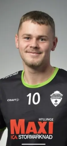 Smolk i glädjebägaren. Tyvärr verkar det som Linus Senniksen råkade ut för en allvarlig knäskada