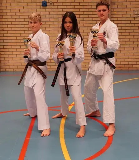 Det regnar Guld över Max Sofia och Adam efter hårt arbetet i Dojon