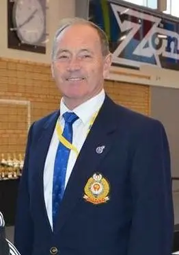 Sensei Ray Young som domare.