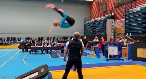 Rosor och Violer med sina Guldmedaljer. Snödroppar på Fristående och Trampett