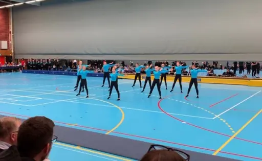 Rosor och Violer med sina Guldmedaljer. Snödroppar på Fristående och Trampett
