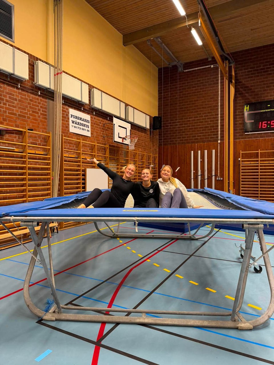 Ella, Minya och Alicia - Tack för allt ni fixar för gymnasterna!