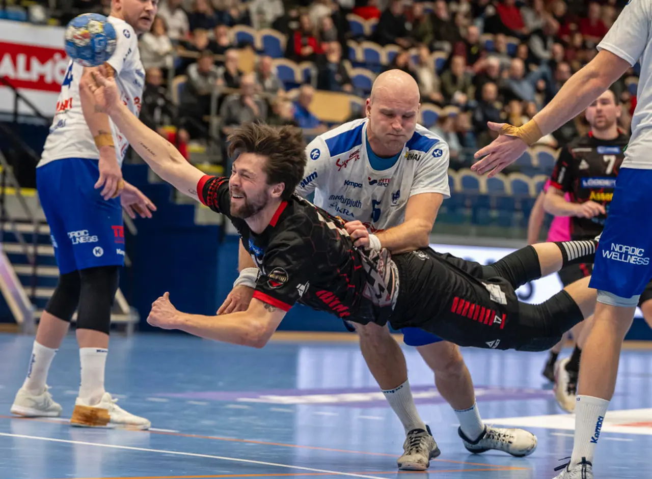 Gör som Arvid Johansson, satsa hårt mot kortsidan, dvs mot målet! Arkivbild: Samir Popaja