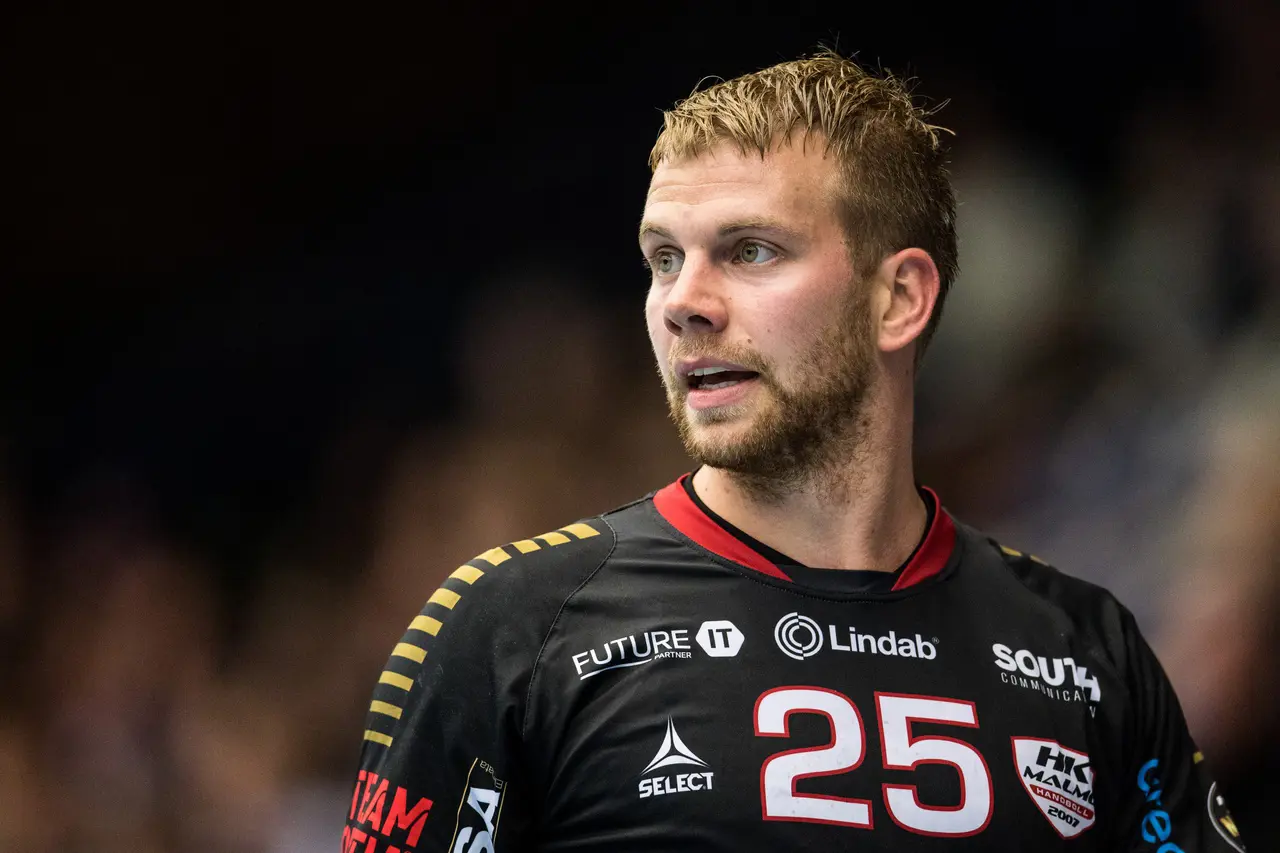 Anton utsägs till HK Malmös bäste spelare. Foto: Bildbyrån
