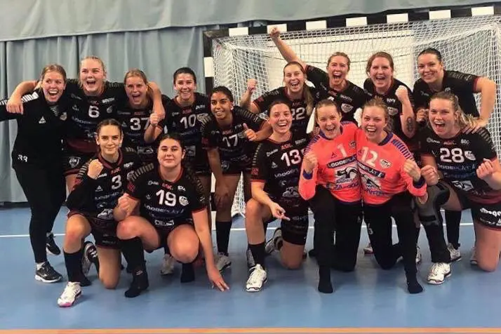 Glada spelare efter vinsten i Helsingborg