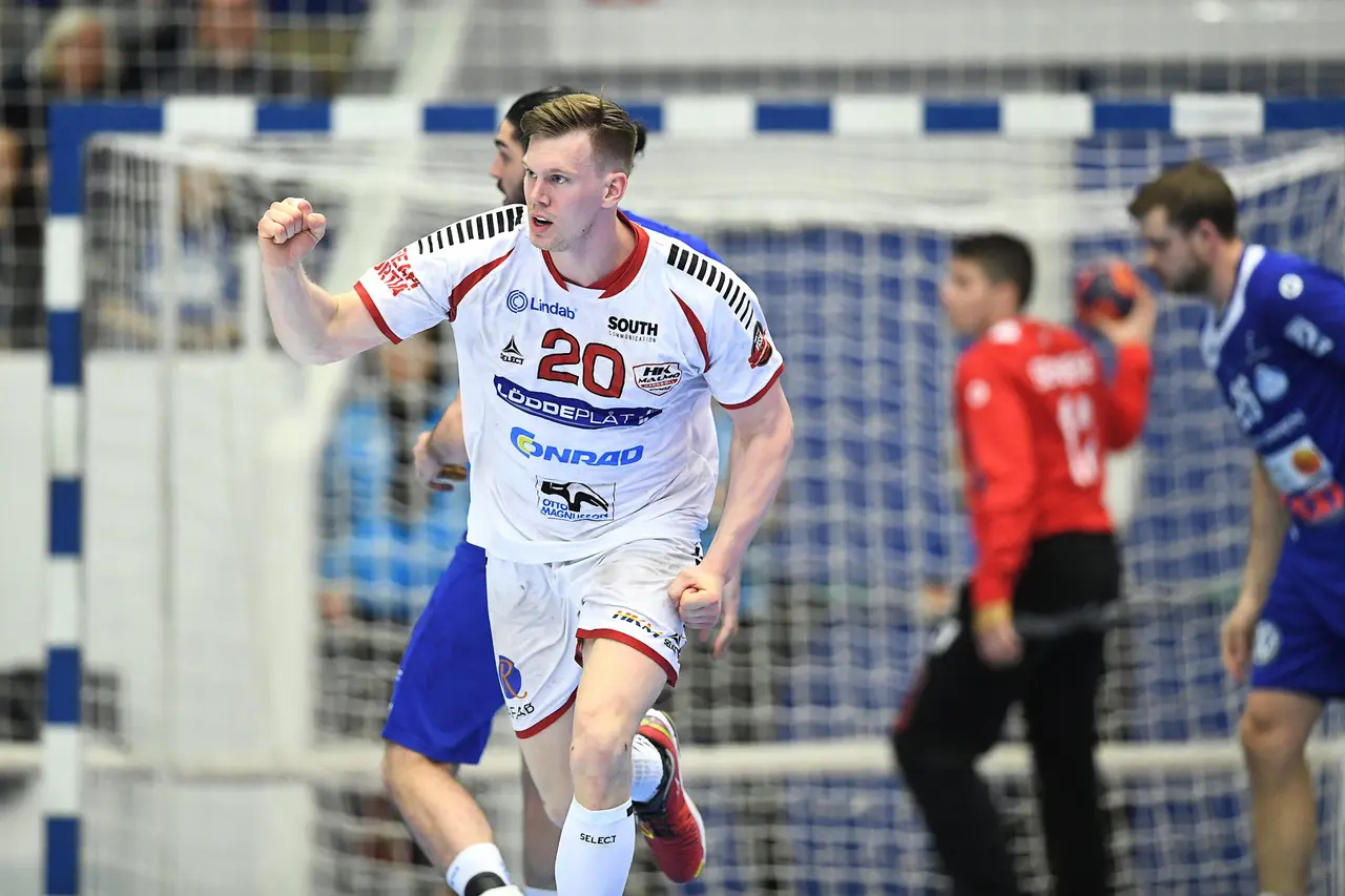 Matchens gigant - Adam Lönn! Foto: Bildbyrån
