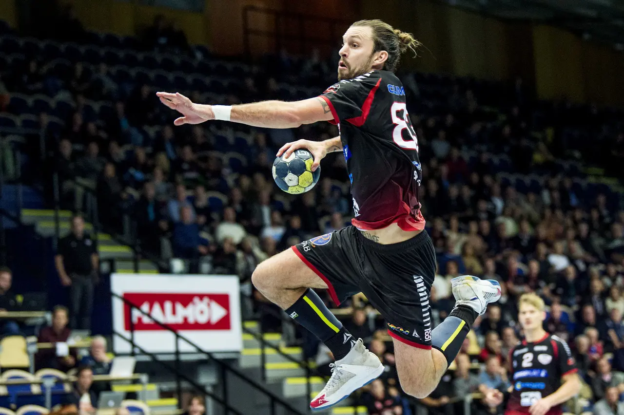Petersen var på lekhumör Foto: Bildbyrån