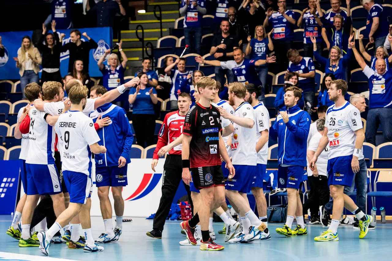 Alingsås jublar efter ny seger i Malmö! Foto: Bildbyrån