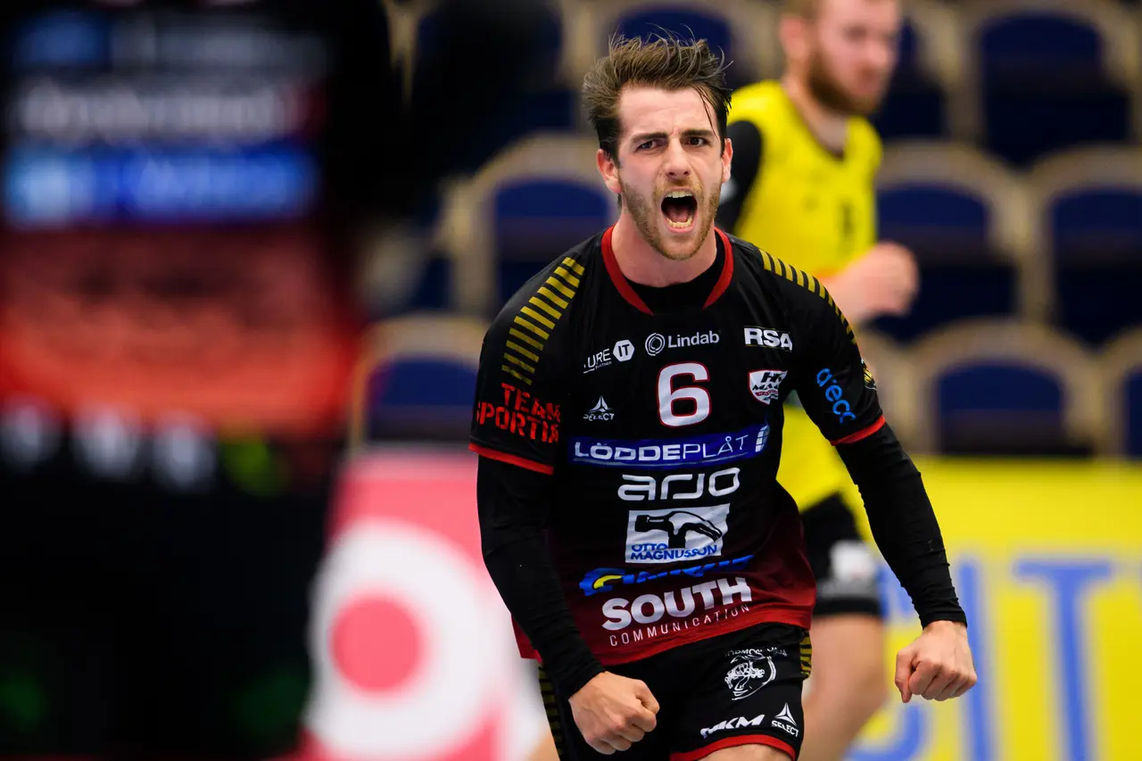 Simon 10-målsskytt! Foto: Bildbyrån