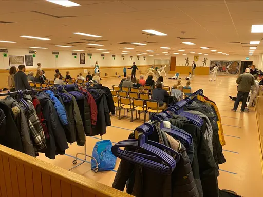 Improviserad nybörjartävling i klubblokalen 2023.