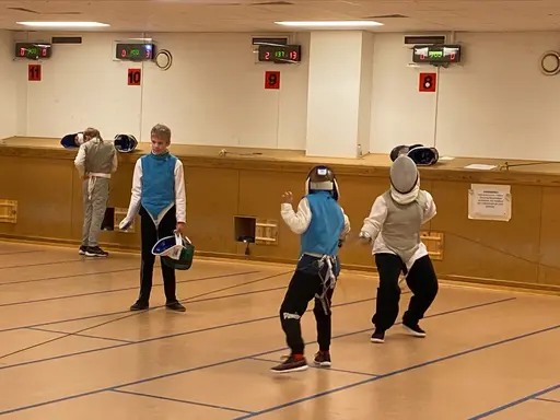Improviserad nybörjartävling i klubblokalen 2023.