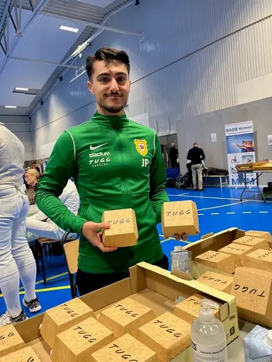 Sebbe tog guld i herrarnas seniorflorett. Jodde och Viggo tog brons i samma klass. Joel tog silver i värja U20. TUGG Burgers och Aqua Nobel sponsrade. 