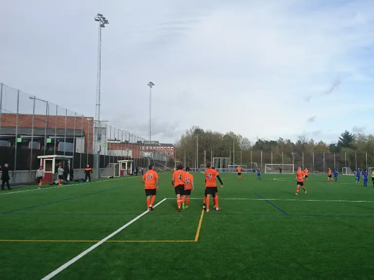 Ryggbild efter 3-2 målet!! (Foto Magnus Lundgren)