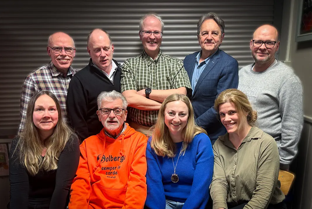 Från vänster: KG Flygt, Björn Carlsson, Magnus Lundgren, Donald Boström, Magnus Asplund. Sittande från vänster: Anna Danielsson, Christer Bertling, Eleonor Haak, Johanna Johansson.