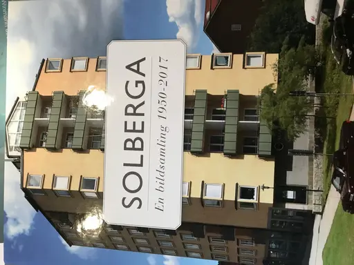 Föräldrarbesök, Göteborgsbesök från Dunross & Co, fotbollsträning ute fungerar bra denna vinter, STORA COOP en av tre huvudsponsorer och Tomas och Ronny våra anställda. Solbergaboken finns att köpa.