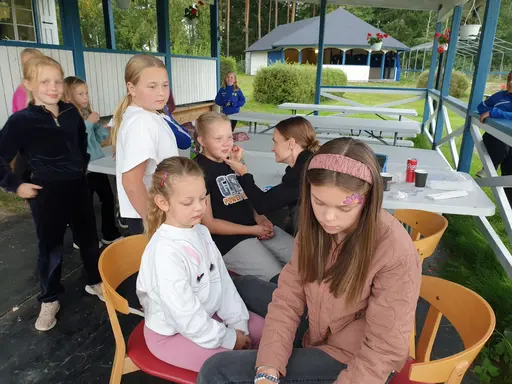 Ansiktsmålning och hoppborgar var populära aktiviteter på avslutningen
