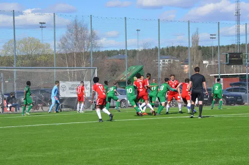 Härlig vinst med 6-3. Tre mål av Roni.