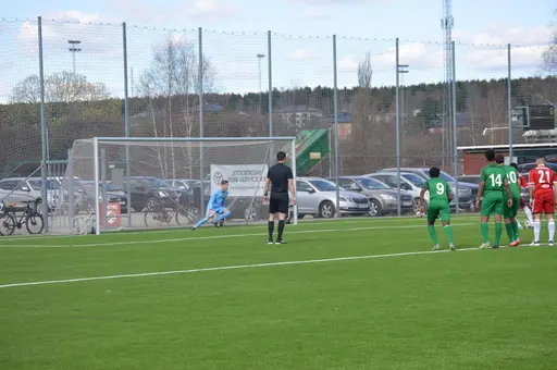 Härlig vinst med 6-3. Tre mål av Roni.
