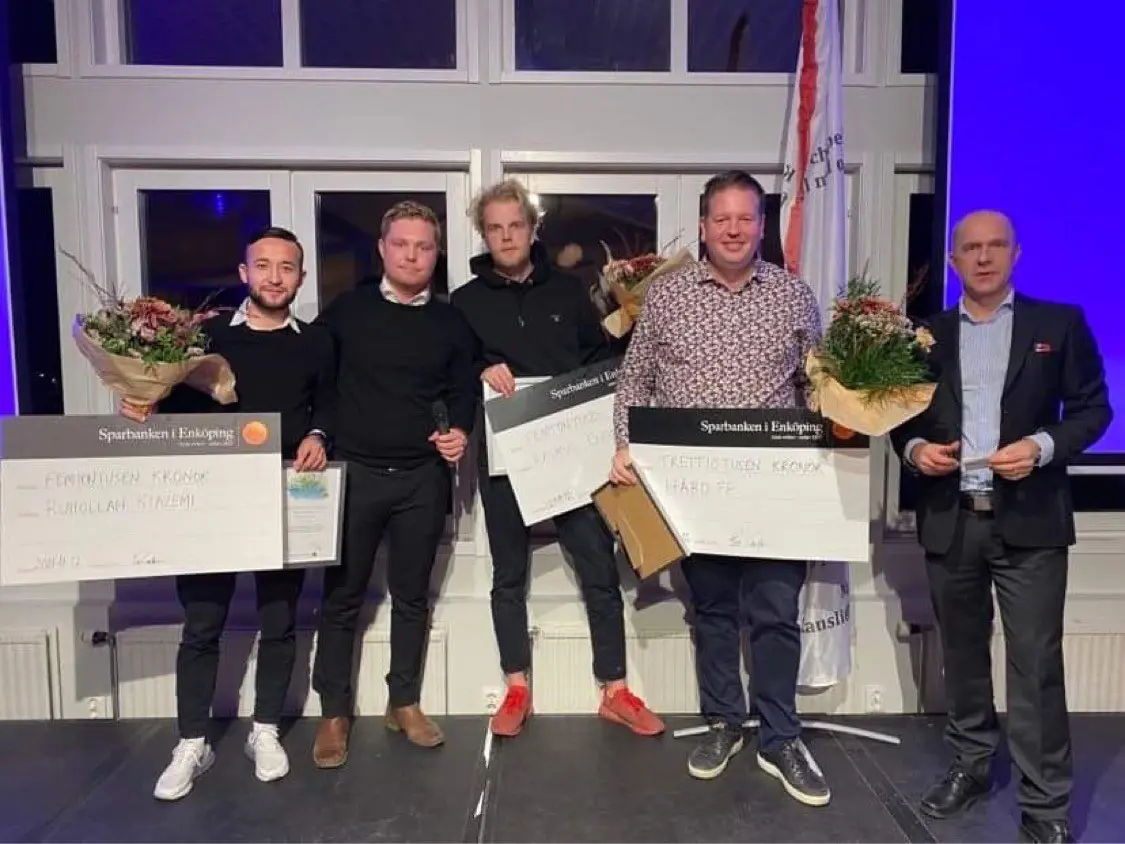 Från vänster: Ruhollah Kazemi (HFF), Emil Kvist (Sparbanken), Rasmus Engcrantz (HFF), Per Forsberg (Styrelseledamot, HFF) & Magnus Sjöberg (Sparbanken)