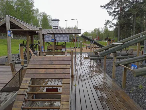 Lite olika sätt att få gjort sin sommarträning på. All träning är bra träning.