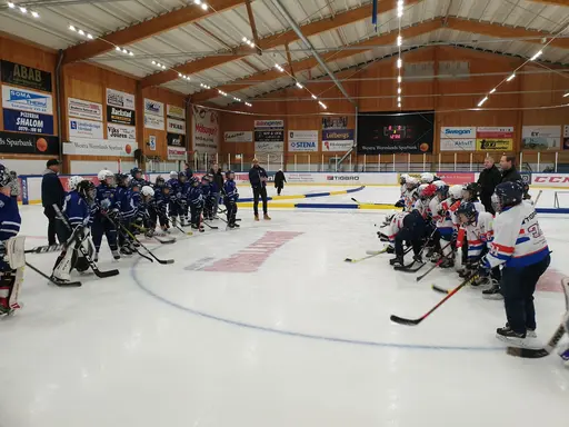 Det spelades på tre planer och efter matcherna tackade Team -13 Sunne, domarna och publiken för en grym afton