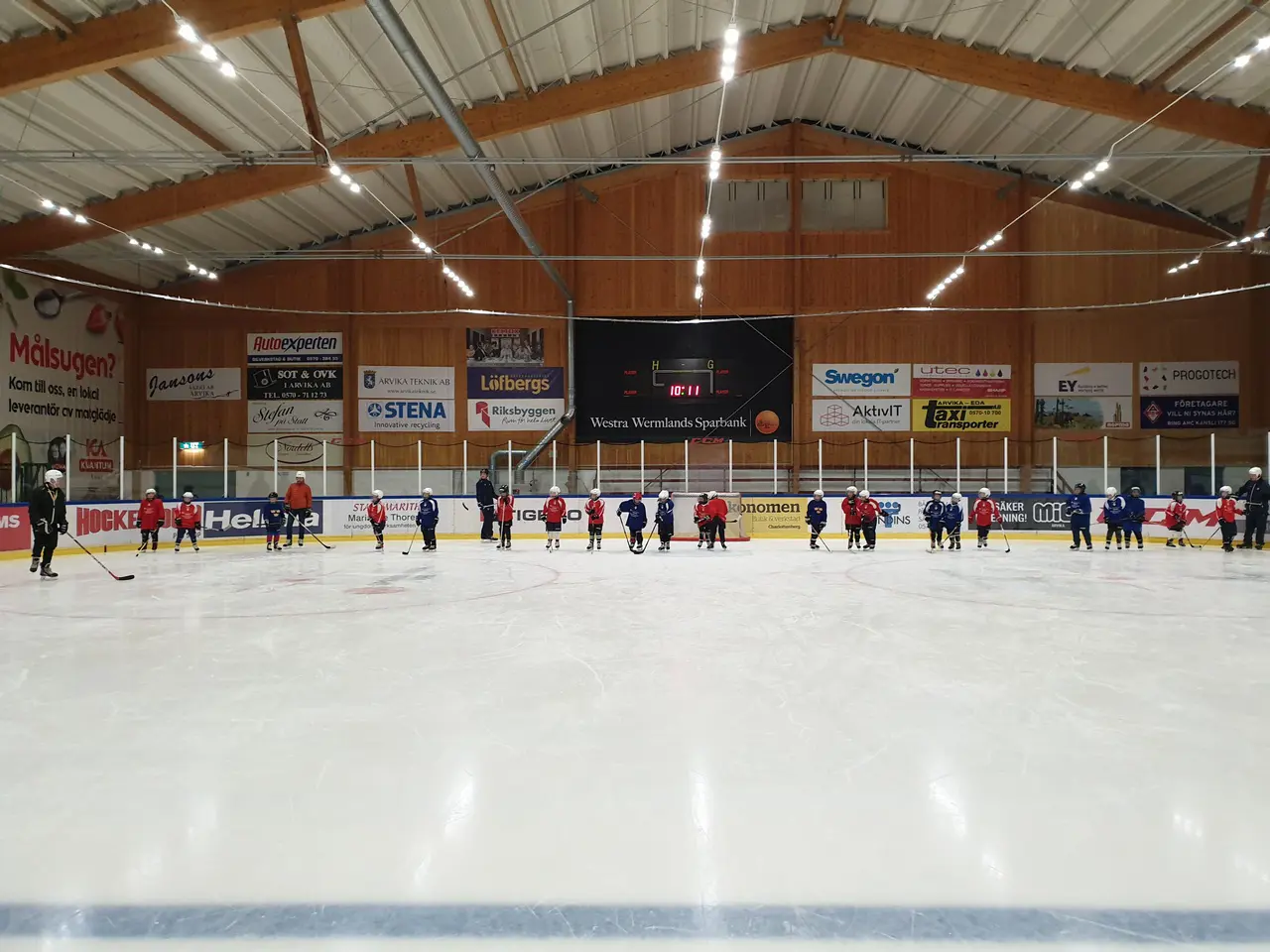 23 taggade barn tar instruktioner från tränare Press