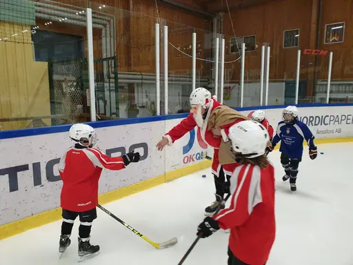 Tomtebesök med säcken full av godis!