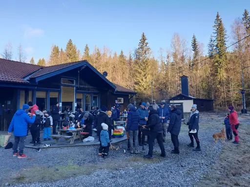 Strålande sol och många korvsugna barn (och föräldrar!)