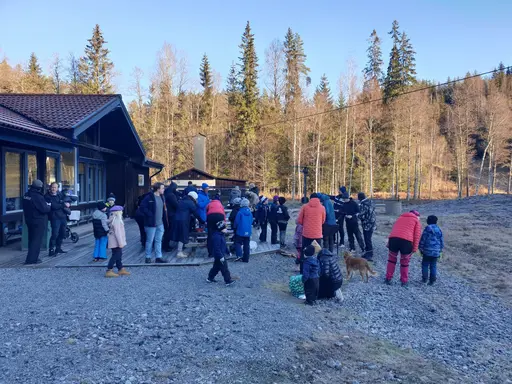 Strålande sol och många korvsugna barn (och föräldrar!)