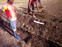 Arbete med dikning runt planen
