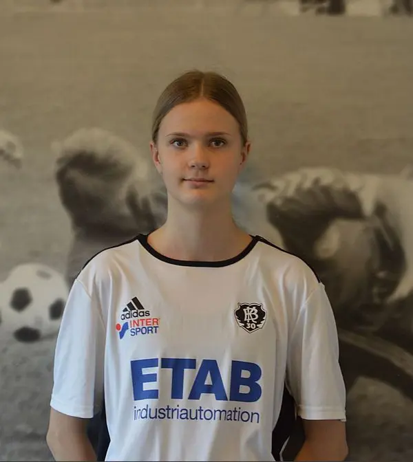 Ella har skrivit på för 1+1 år med BK30