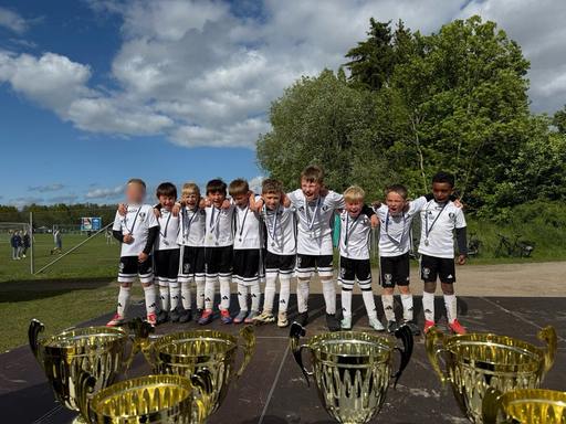 Solen kom fram tillslut – Ett av våra lag avslutar Axelsson Cup med full energi och ett rungande 'BK30! 