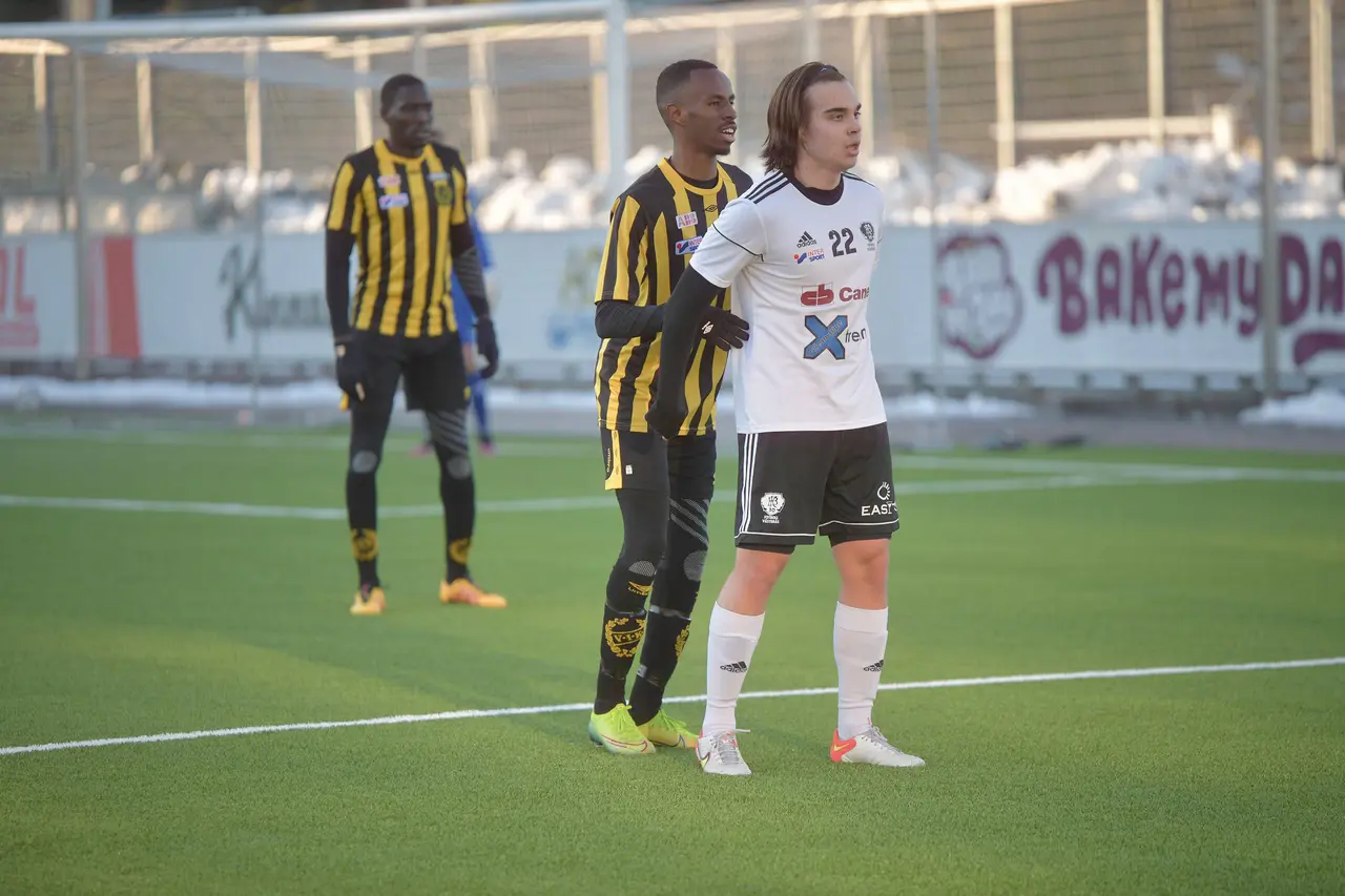 Axel i mötet emot sina forna kamrater