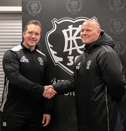 Bilder: Robert Bjarnefeldt (Bild 1: En glad Daniel till vänster. Bild 2 - Ordf Josef välkomnar Daniel)