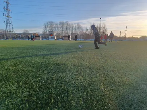 Bilderna är tagna under en morgonträning på Ringvallen söndagen 7 februari. Strålande sol och nollgradigt.