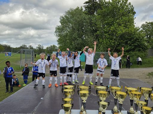 Solen kom fram tillslut – Ett av våra lag avslutar Axelsson Cup med full energi och ett rungande 'BK30! 